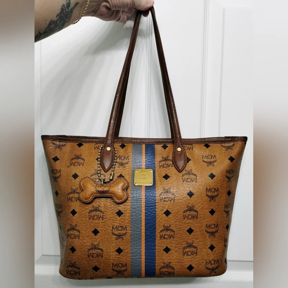 MCM Medium Liz Shopper Tote With MCM Bone Bag Charm - Picture 14 of 14